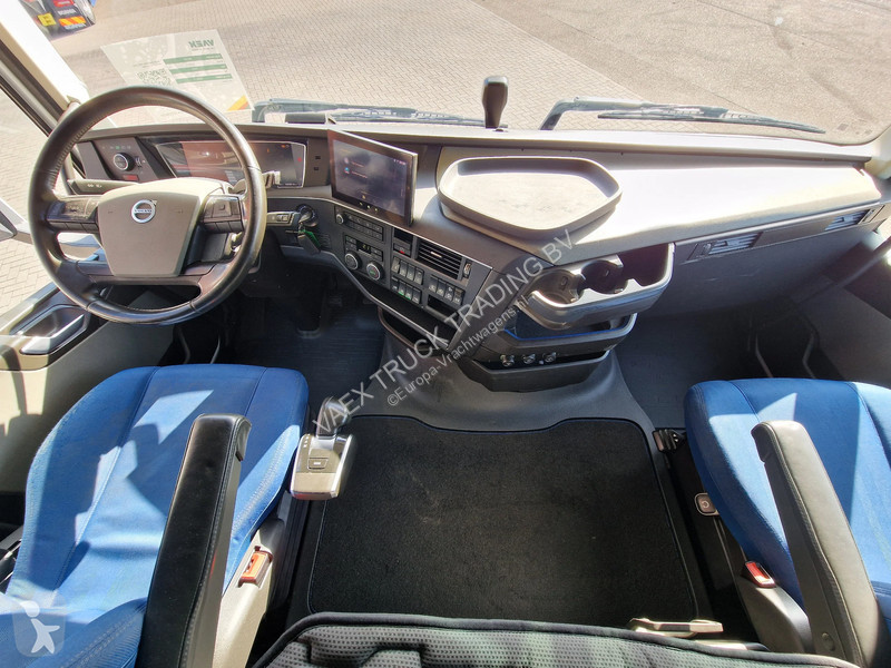 Tahač Volvo 13500 Globetrotter XL 6x2 -...