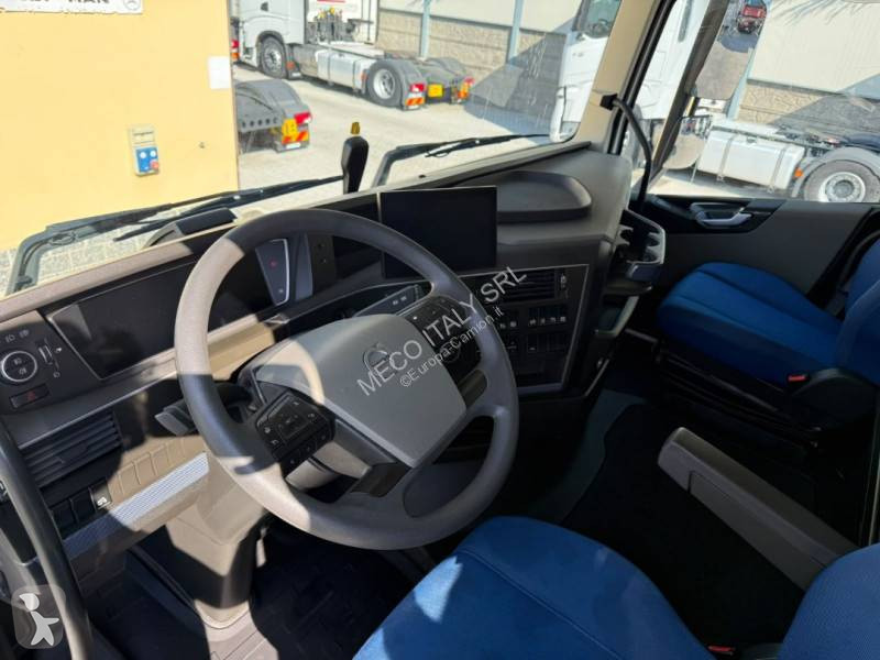 Tahač Volvo 500