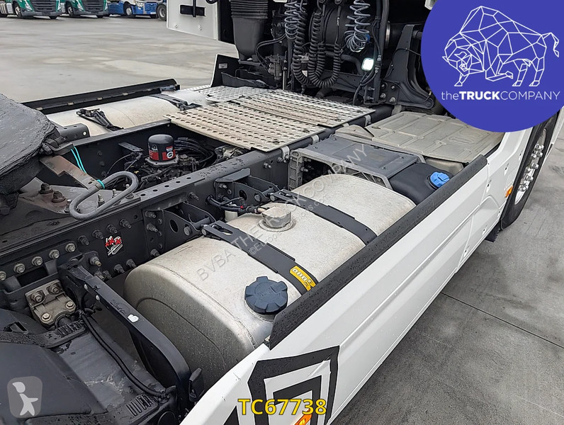 Cap tractor Renault T 480