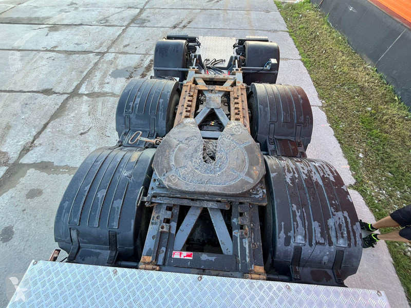 Cabeza tractora Volvo 750 8x4 GCW 90 ton /...