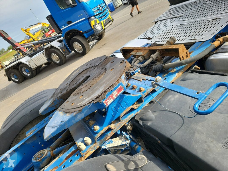 Nyergesvontató DAF 530