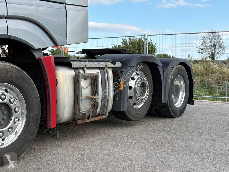 Nyergesvontató Mercedes 2551
