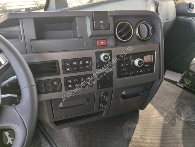 Tractor Renault 460 XROAD TSeries