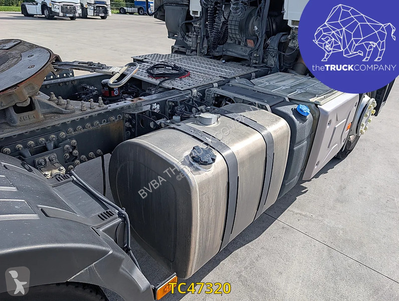 Cap tractor Renault T 440