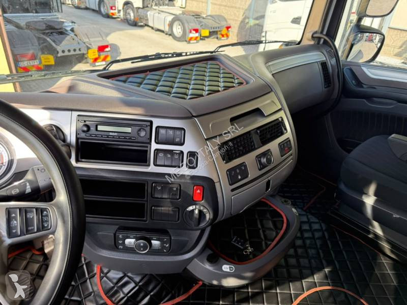 Тягач DAF 530