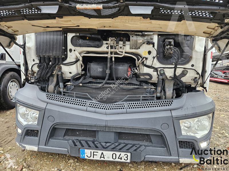 Traktor Mercedes 843