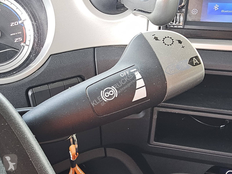جرار DAF 530