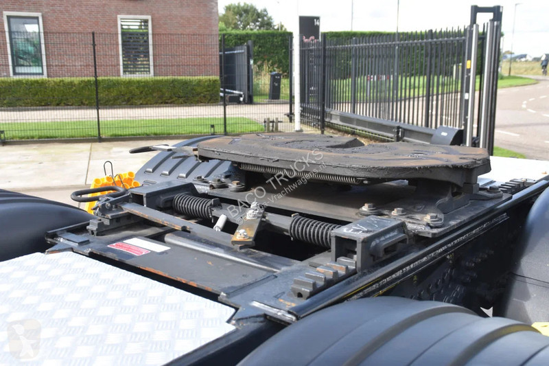 Traktor Scania NGS 6x4 + HMF 2320K-RCS (8x) -...