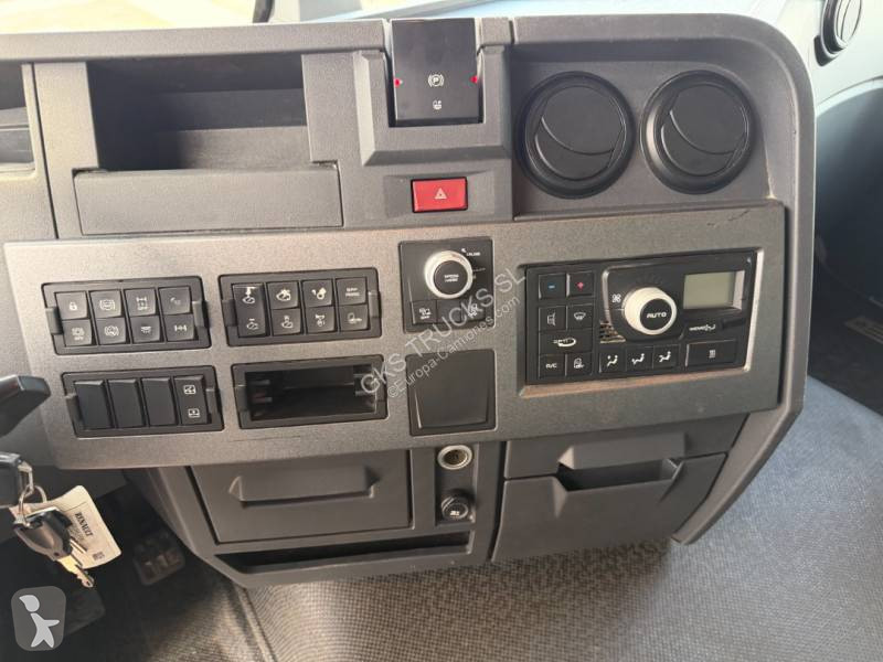 جرار Renault 480
