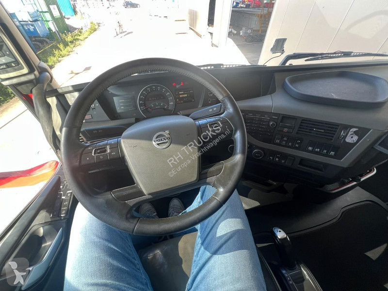 Tahač Volvo 6X4 EURO 6 + LIFTING AXLE