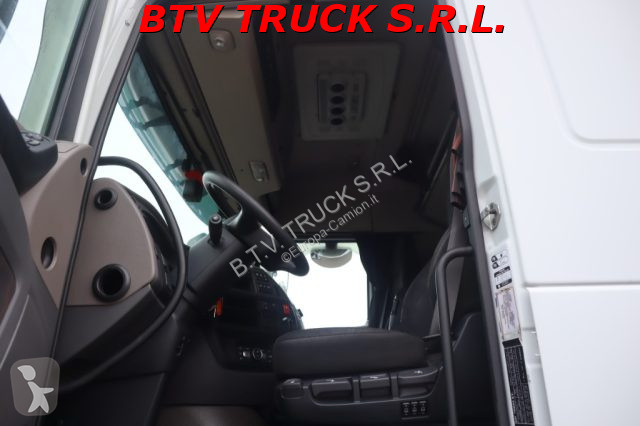 DAF XF tractor unit