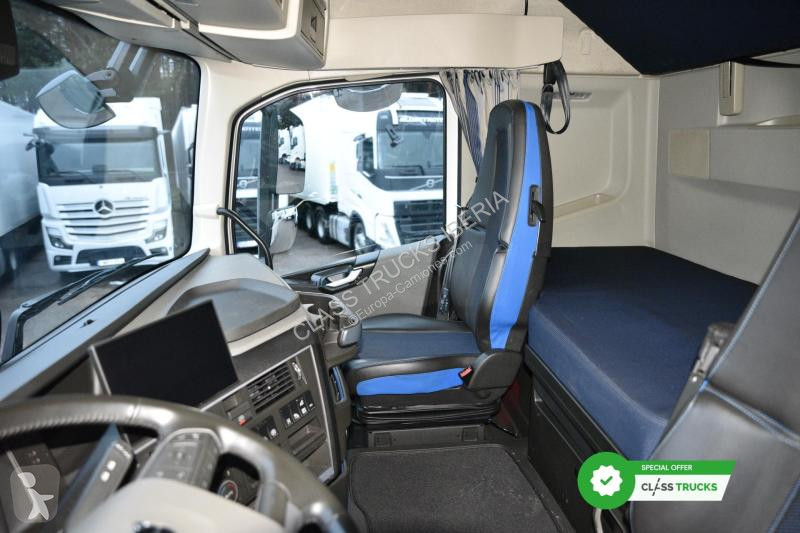 Volvo 500 Globetrotter XL tractor unit