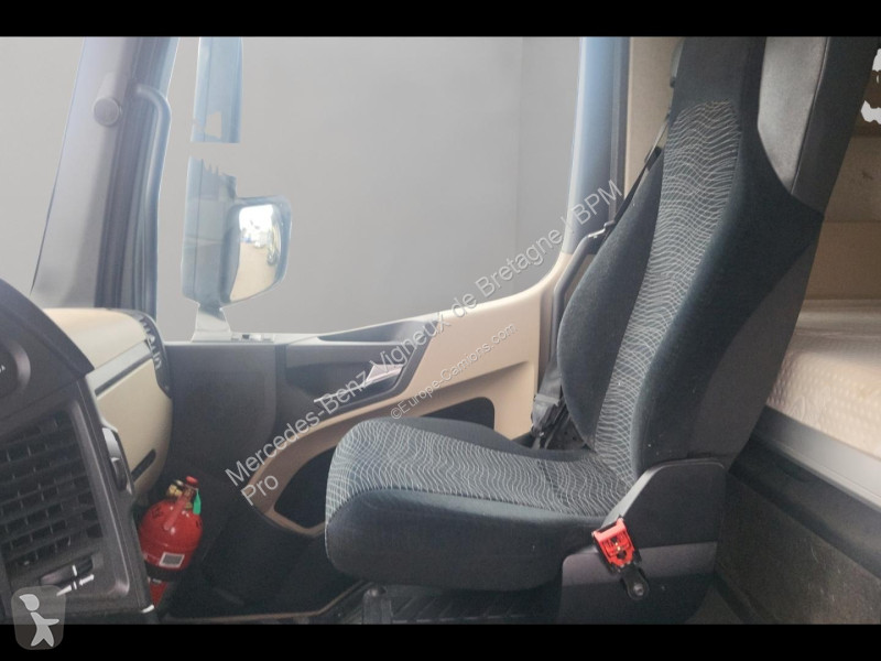 Mercedes II 1842 StreamSpace 2.3m 6 tractor unit