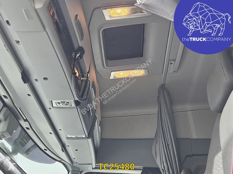 Renault T 520 tractor unit