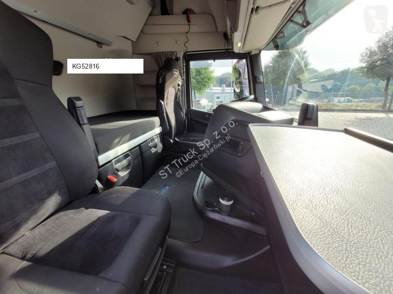 Iveco 460 tractor unit