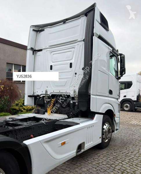 Mercedes 1848 tractor unit