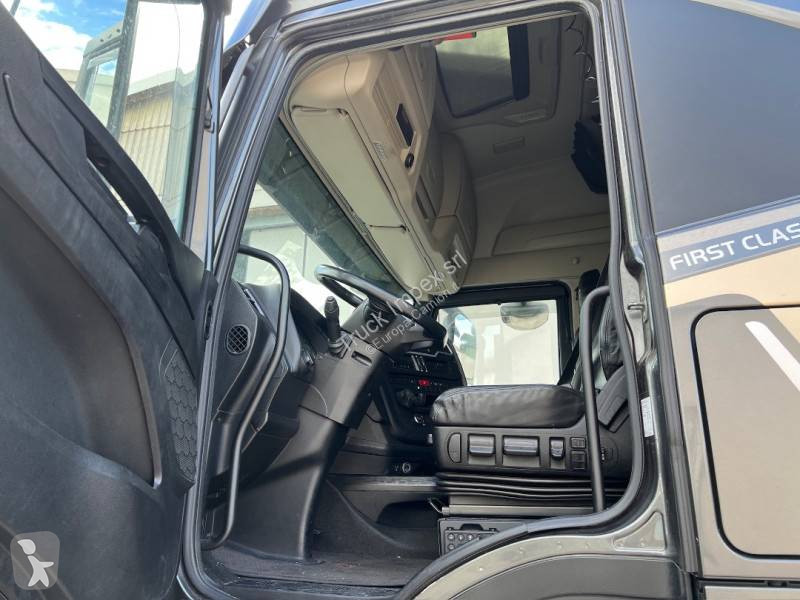 Iveco 570 tractor unit