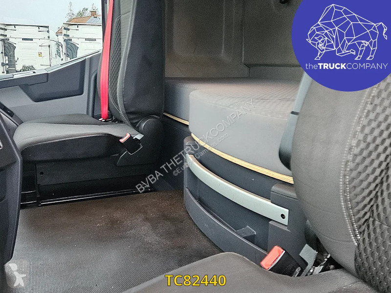 Renault T 440 tractor unit