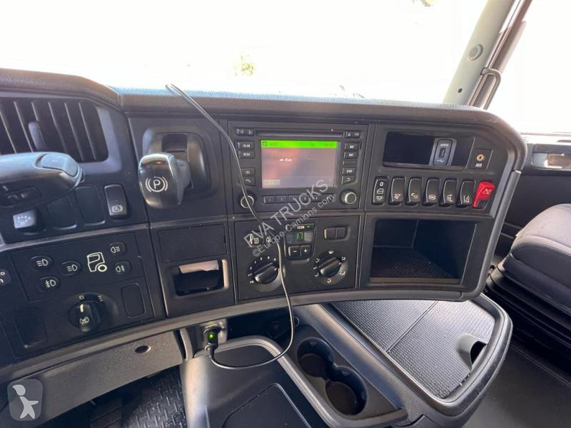 Tahač Scania 490