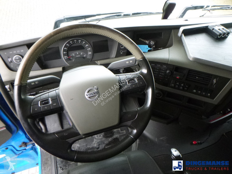 Traktor Volvo 8X4 Euro 6 / 150000 kg