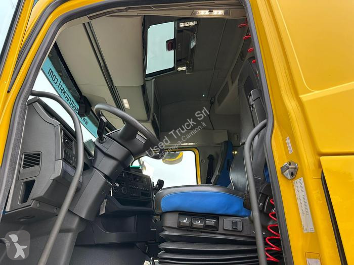 Tahač Volvo 500