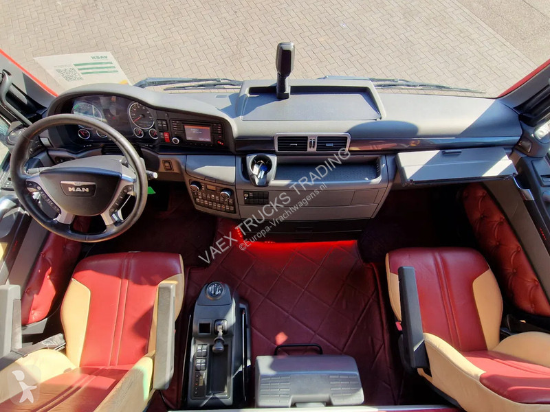 Traktor MAN 26.560 XXL 6x2/4 - Custom interior...