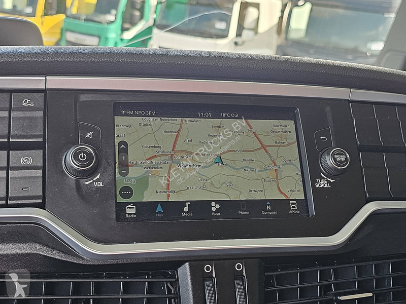 Trekker Iveco AS440S48 NAVI FRIDGE SKIRTS