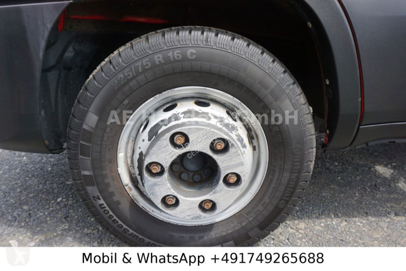 جرار Iveco 65