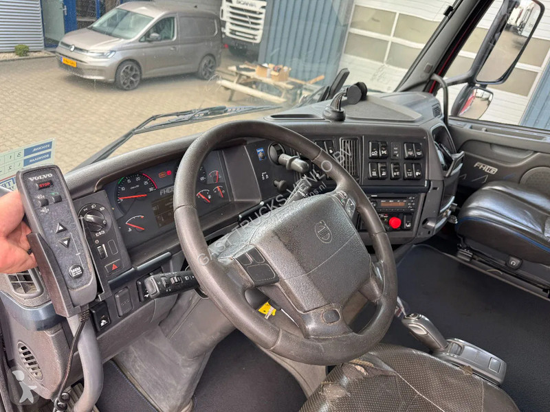 Traktor Volvo 16700 6x4 Tipper And Tractor...