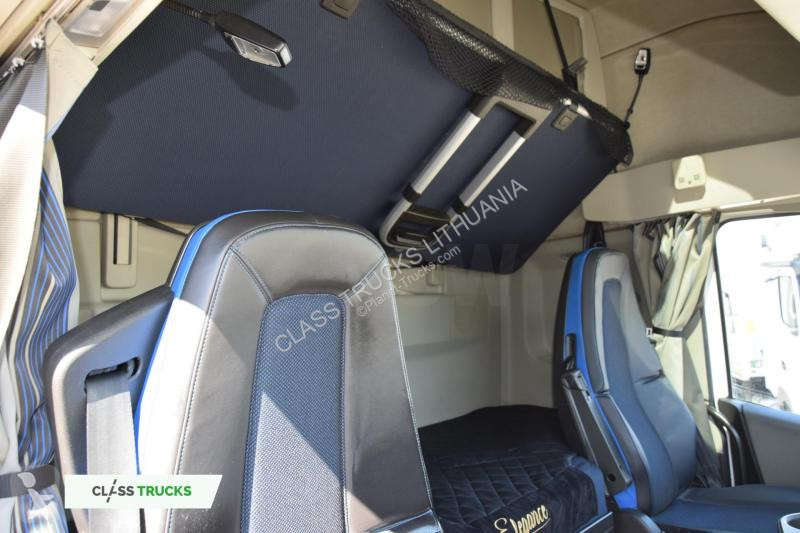 Traktor Volvo 500 Globetrotter XL Varios