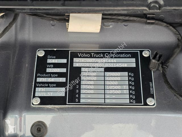 Tahač Volvo / Retarder / Standklima / TV / 6D