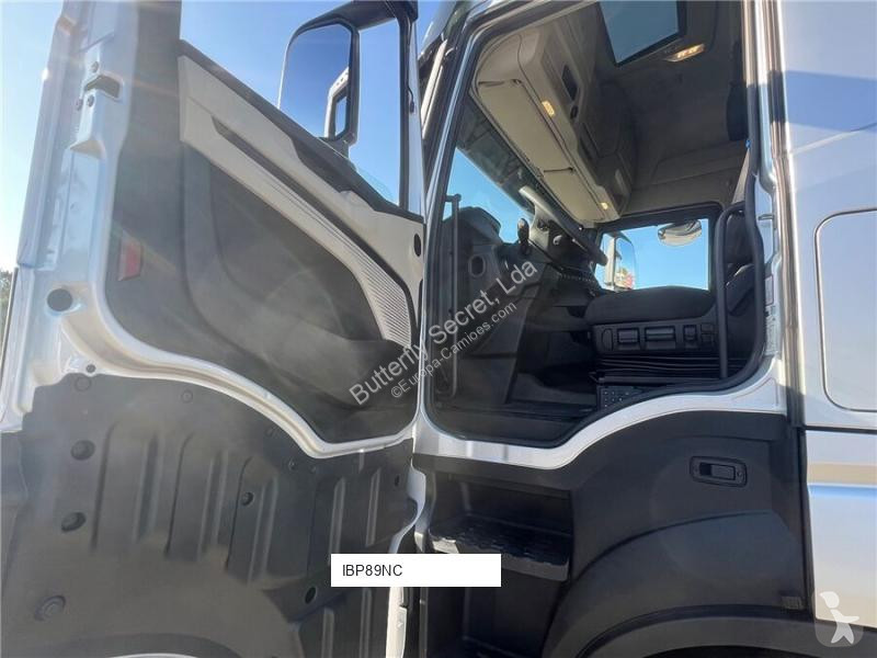 جرار Iveco S-WAY 500