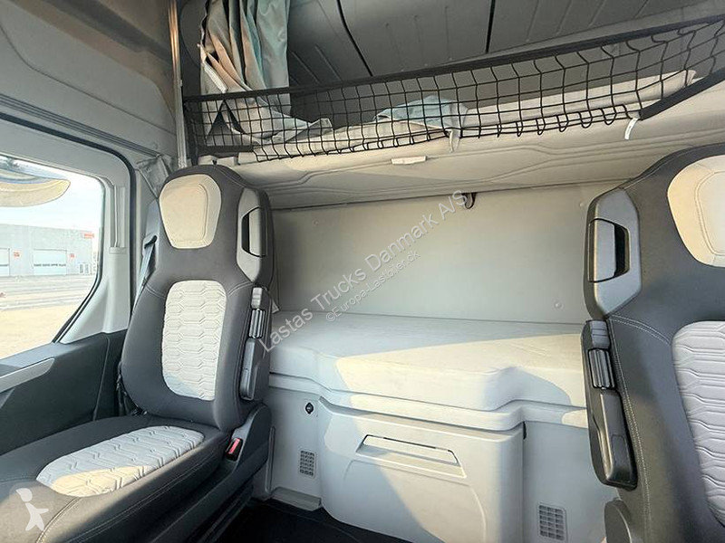 Traktor Ford F-Max 4x2 PS500