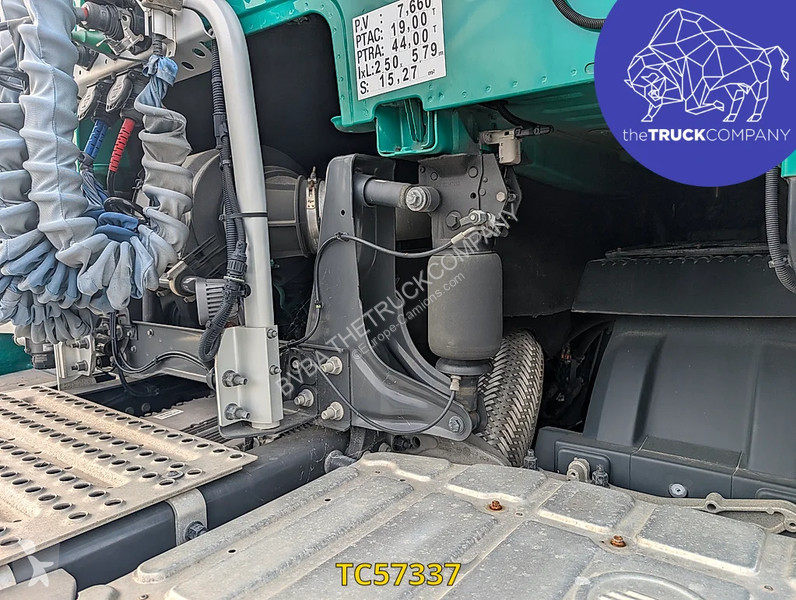 جرار Volvo 500