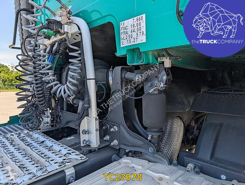 جرار Volvo 500