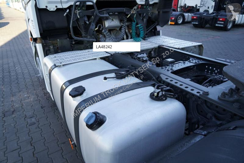 جرار Mercedes ACTROS 1842