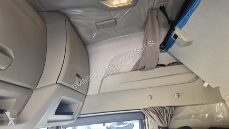 جرار Iveco 490