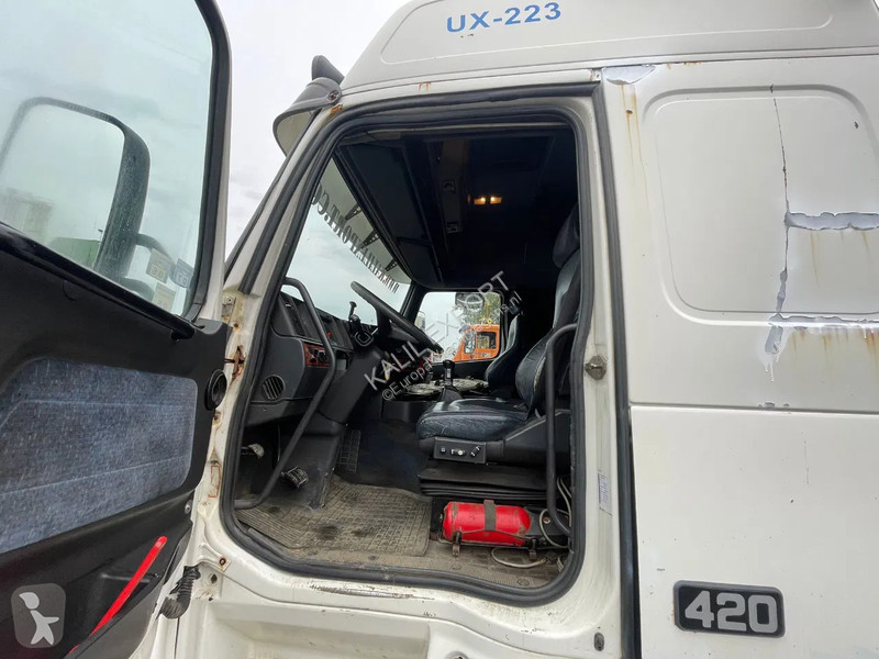 جرار Volvo 12420 Heavy Duty Tractor 420HP 6x4...