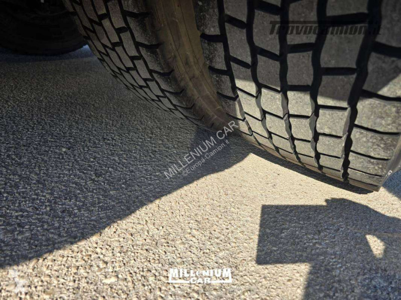 جرار Iveco 570 MANUAL RETARDER IMP IDRAULICO