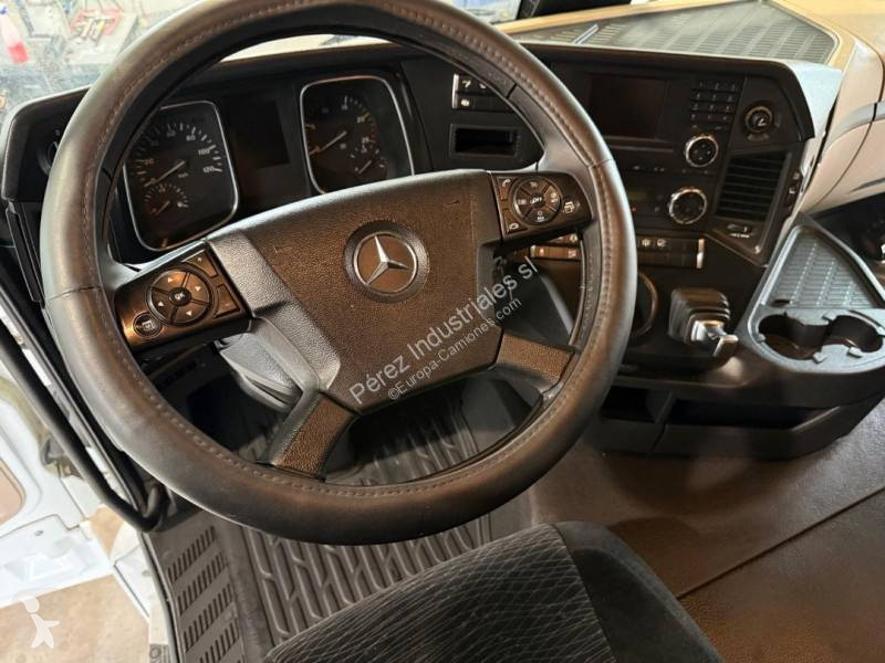 Tahač Mercedes