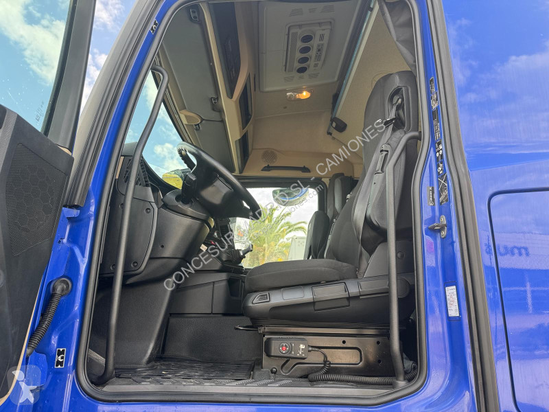 Tracteur Mercedes  1845 LS