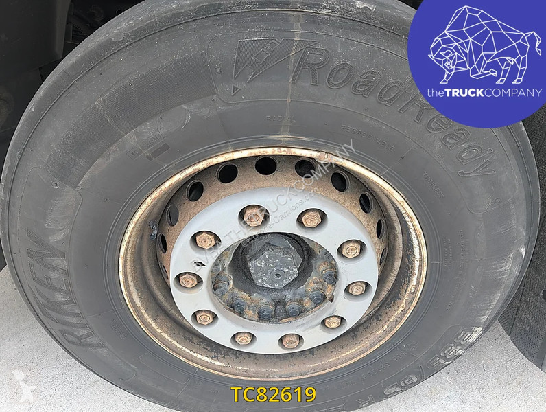 جرار Iveco 440 S42