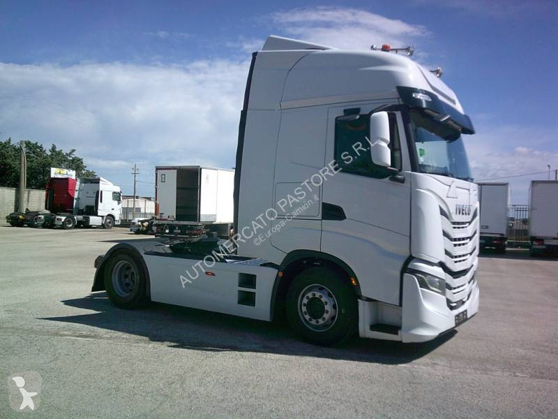 Nyergesvontató Iveco 440 S 48