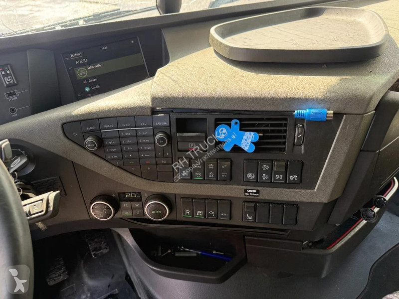 جرار Volvo 6X4 EURO 6
