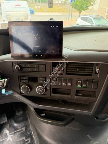 جرار Volvo