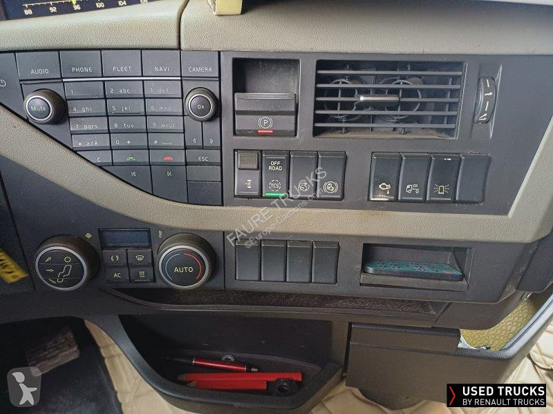 جرار Volvo