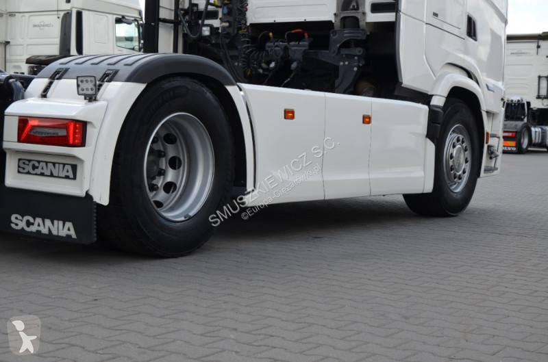 Влекач Scania