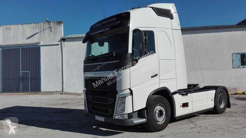 جرار Volvo