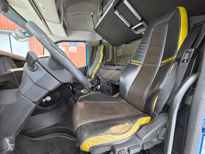 جرار Volvo 750 8x4 GCW 142 ton / GLOBE XL /...