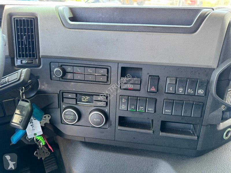 جرار Volvo 380 4X2 EURO 6